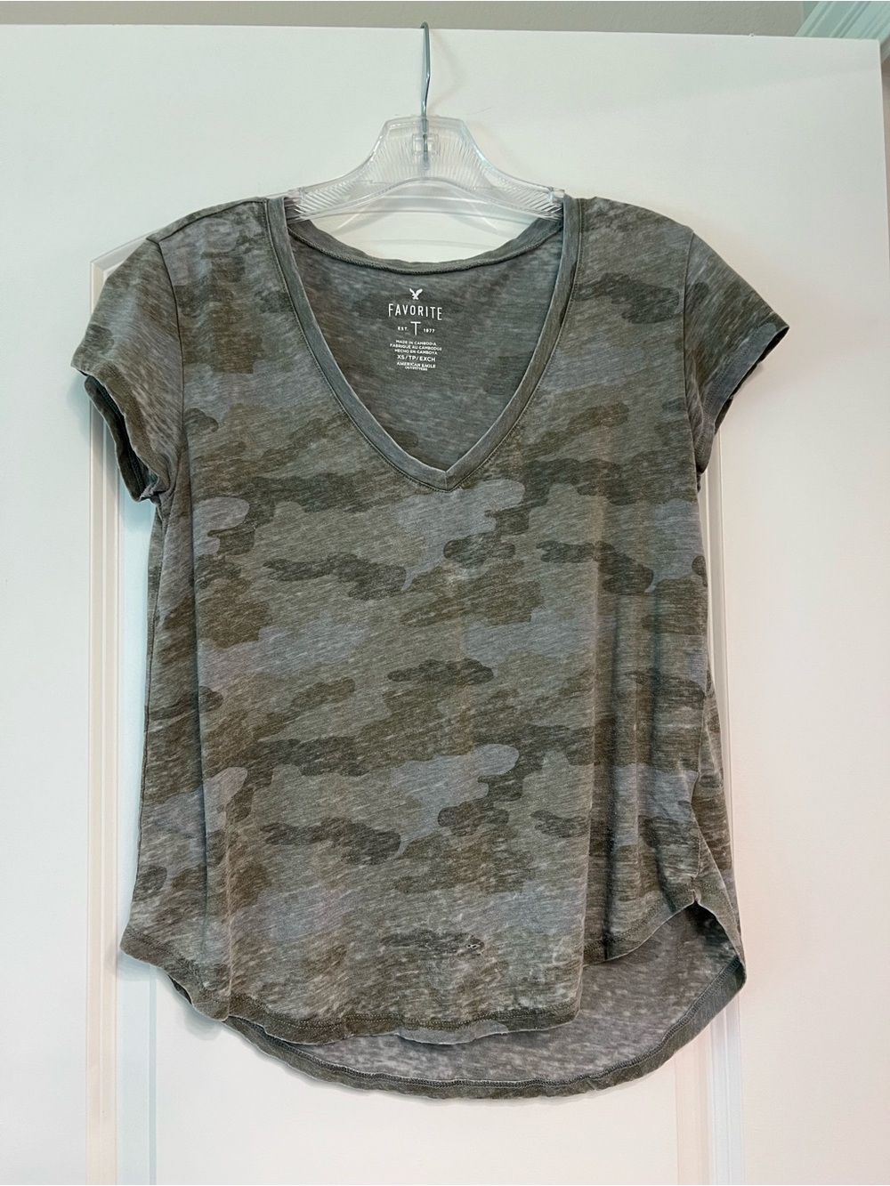American Eagle Outfitters Olive & Gray Camo V-Neck Tee